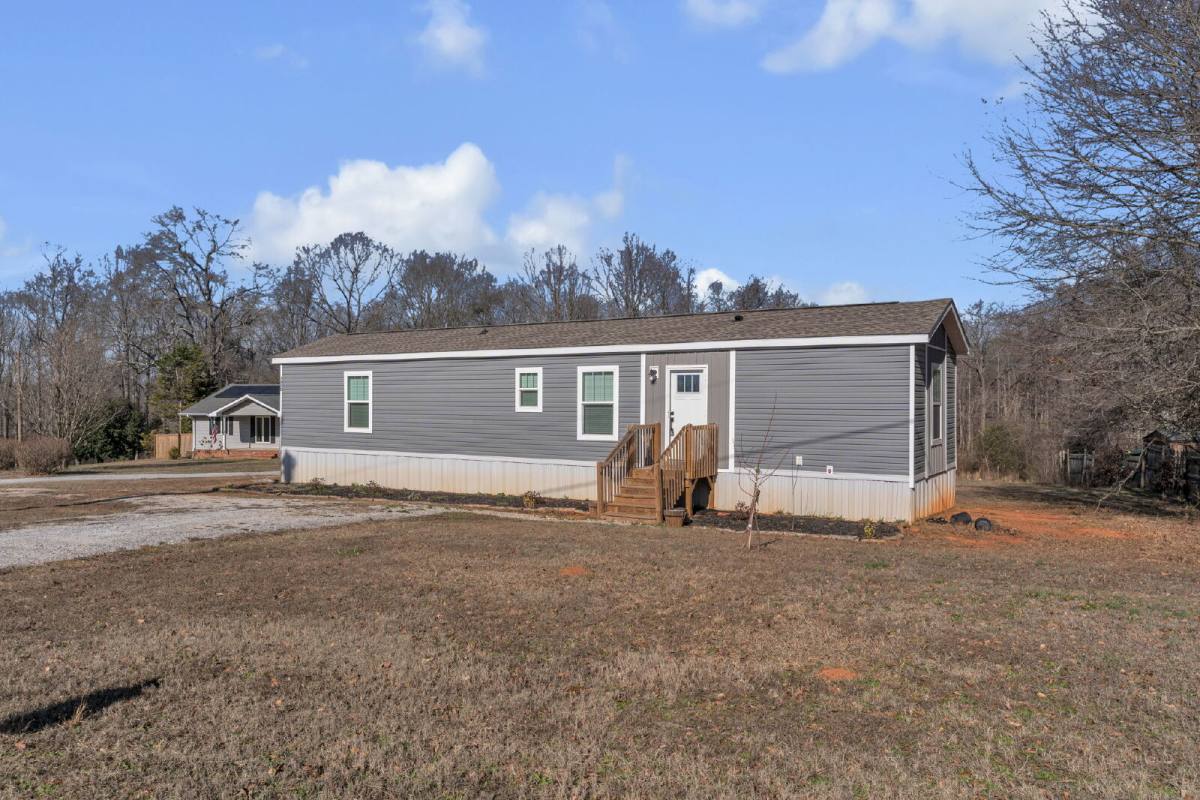 House for rent at 1949 Old Grove Rd, Piedmont, SC 29673