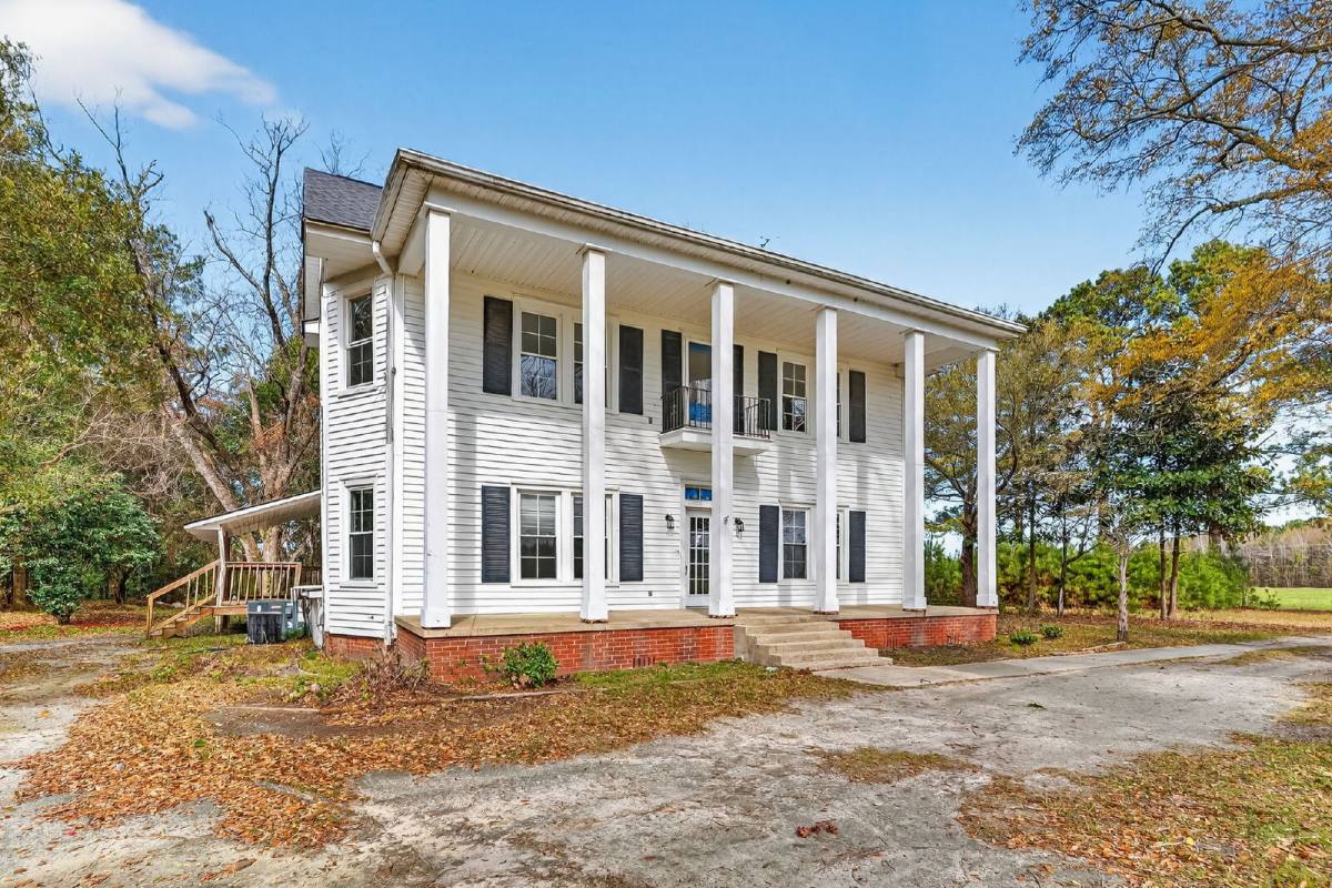 House for rent at 409 Meadow Rd, Lumberton, NC 28358