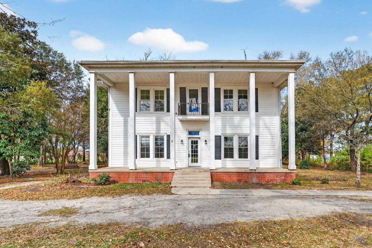 House for rent at 409 Meadow Rd, Lumberton, NC 28358