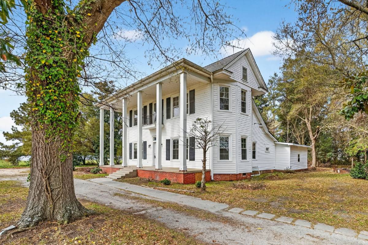 House for rent at 409 Meadow Rd, Lumberton, NC 28358