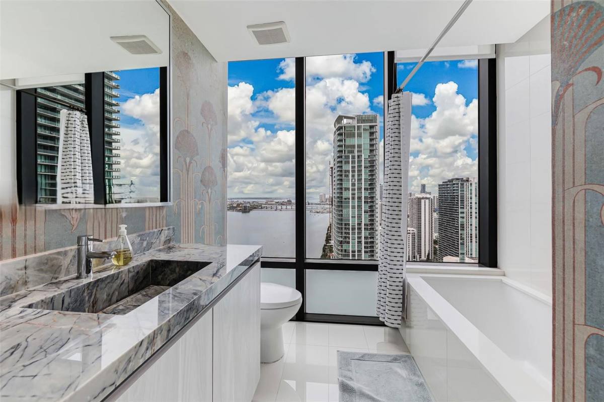 Apartment for rent at 3131 NE 7th Ave #4001, Miami, FL 33137
