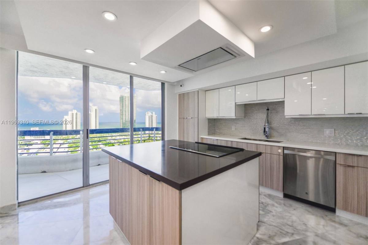 Apartment for rent at 19195 NE 36th Place #2707, Miami, FL 33180