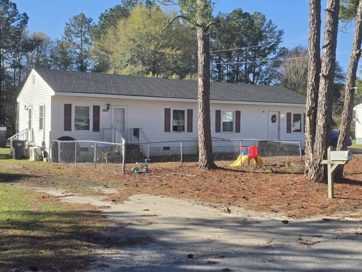 Townhouse for rent at 1547 Center St, Fayetteville, NC 28311