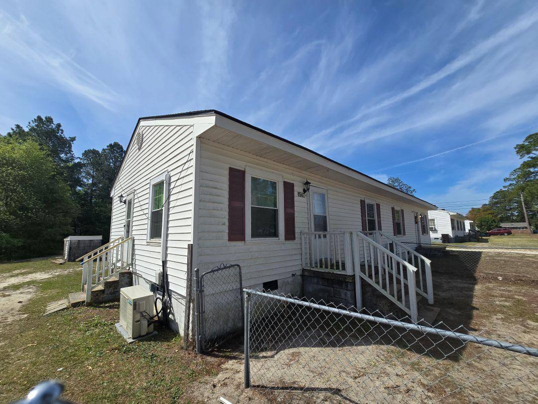 Townhouse for rent at 1547 Center St, Fayetteville, NC 28311