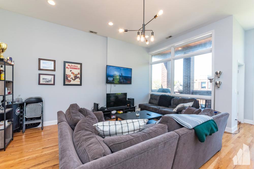 Apartment for rent at 1133 W Addison #3, Chicago, IL 60613