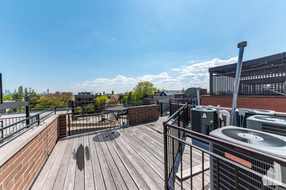 Apartment for rent at 1133 W Addison #3, Chicago, IL 60613