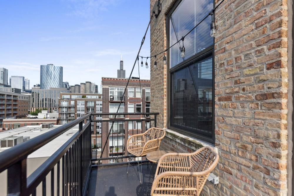Apartment for rent at 1040 W Adams #610, Chicago, IL 60607