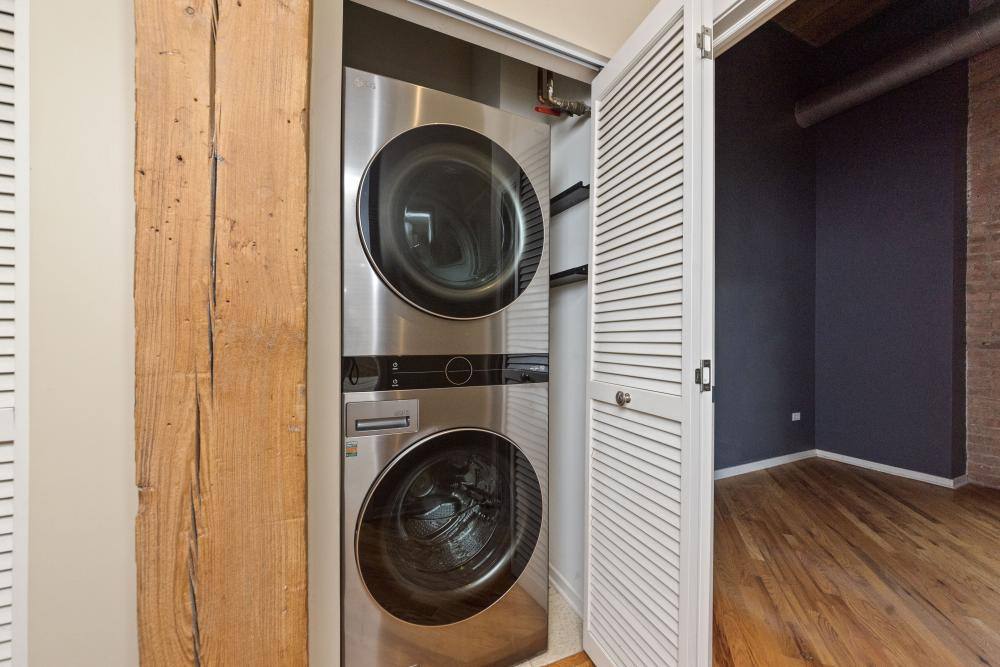 Apartment for rent at 1040 W Adams #610, Chicago, IL 60607
