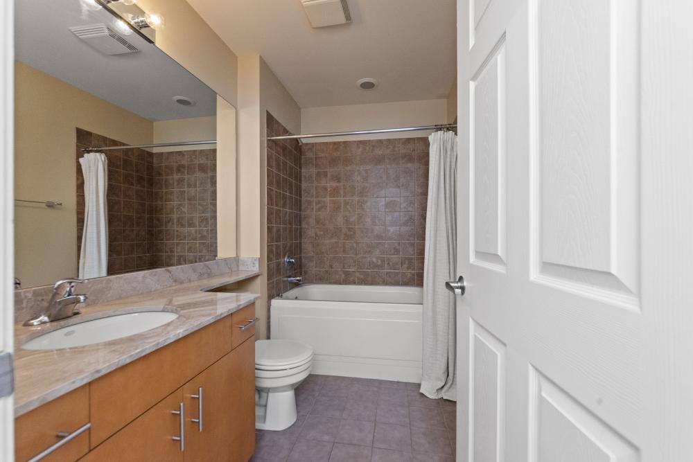 Apartment for rent at 1040 W Adams #610, Chicago, IL 60607