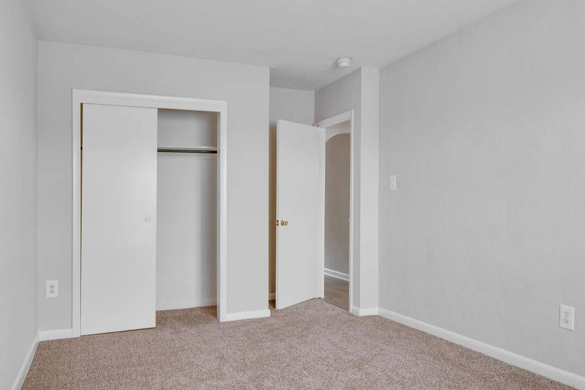 Apartment for rent at Cameo Court, 400 S Chester Pike, Glenolden, PA 19036