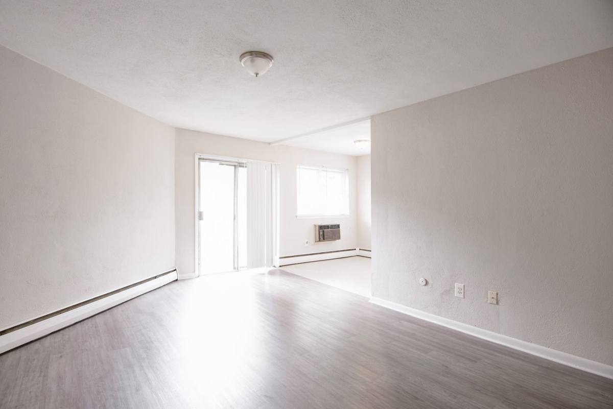 Apartment for rent at Cameo Court, 400 S Chester Pike, Glenolden, PA 19036