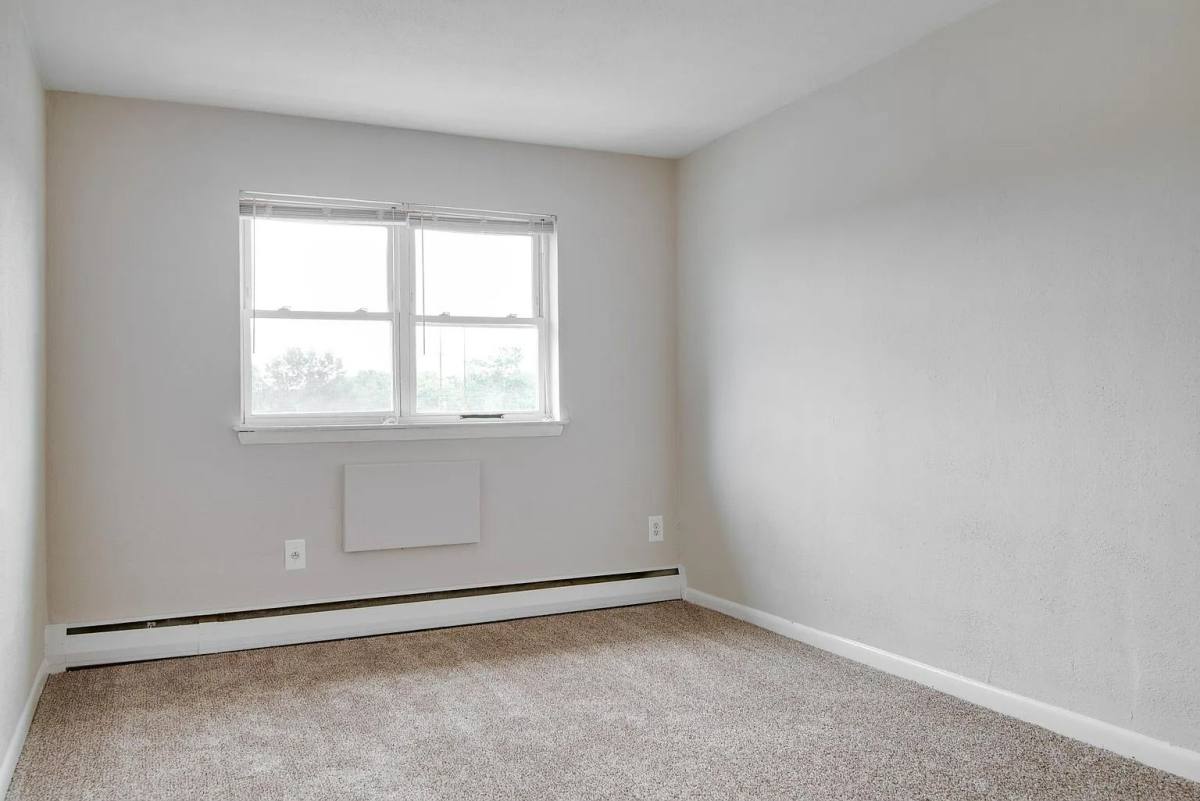 Apartment for rent at Cameo Court, 400 S Chester Pike, Glenolden, PA 19036