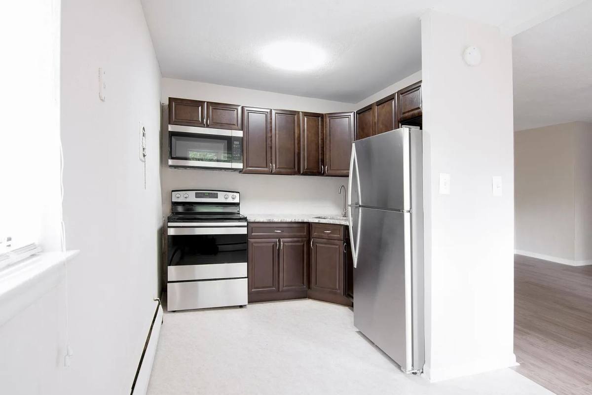 Apartment for rent at Cameo Court, 400 S Chester Pike, Glenolden, PA 19036