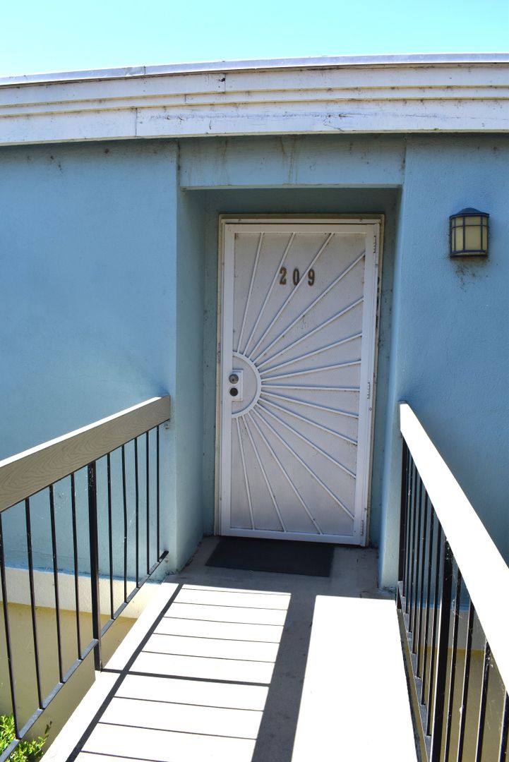 House for rent at 6241 Riverside Blvd, Sacramento, CA 95831