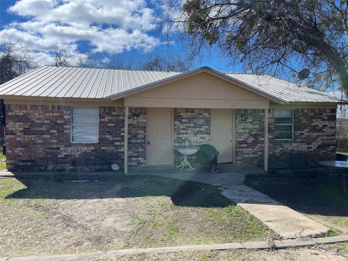 Apartment for rent at 105 Effie Lane, Weatherford, TX 76088
