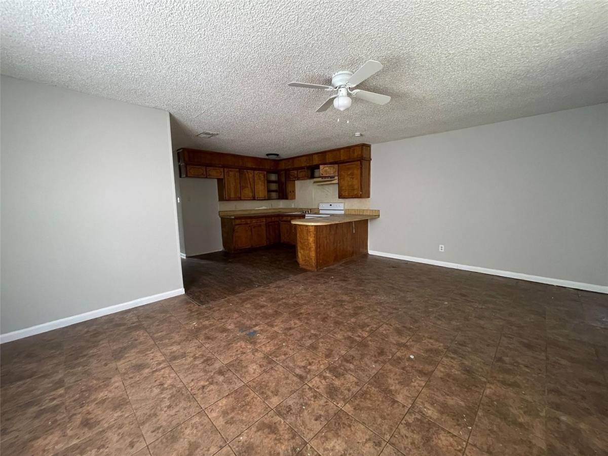 Apartment for rent at 105 Effie Lane, Weatherford, TX 76088