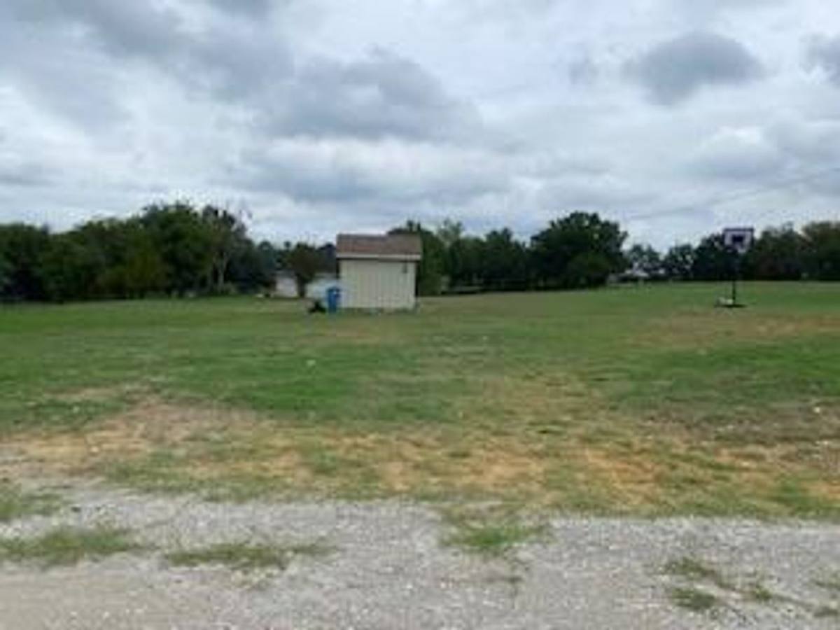 Apartment for rent at 105 Effie Lane, Weatherford, TX 76088