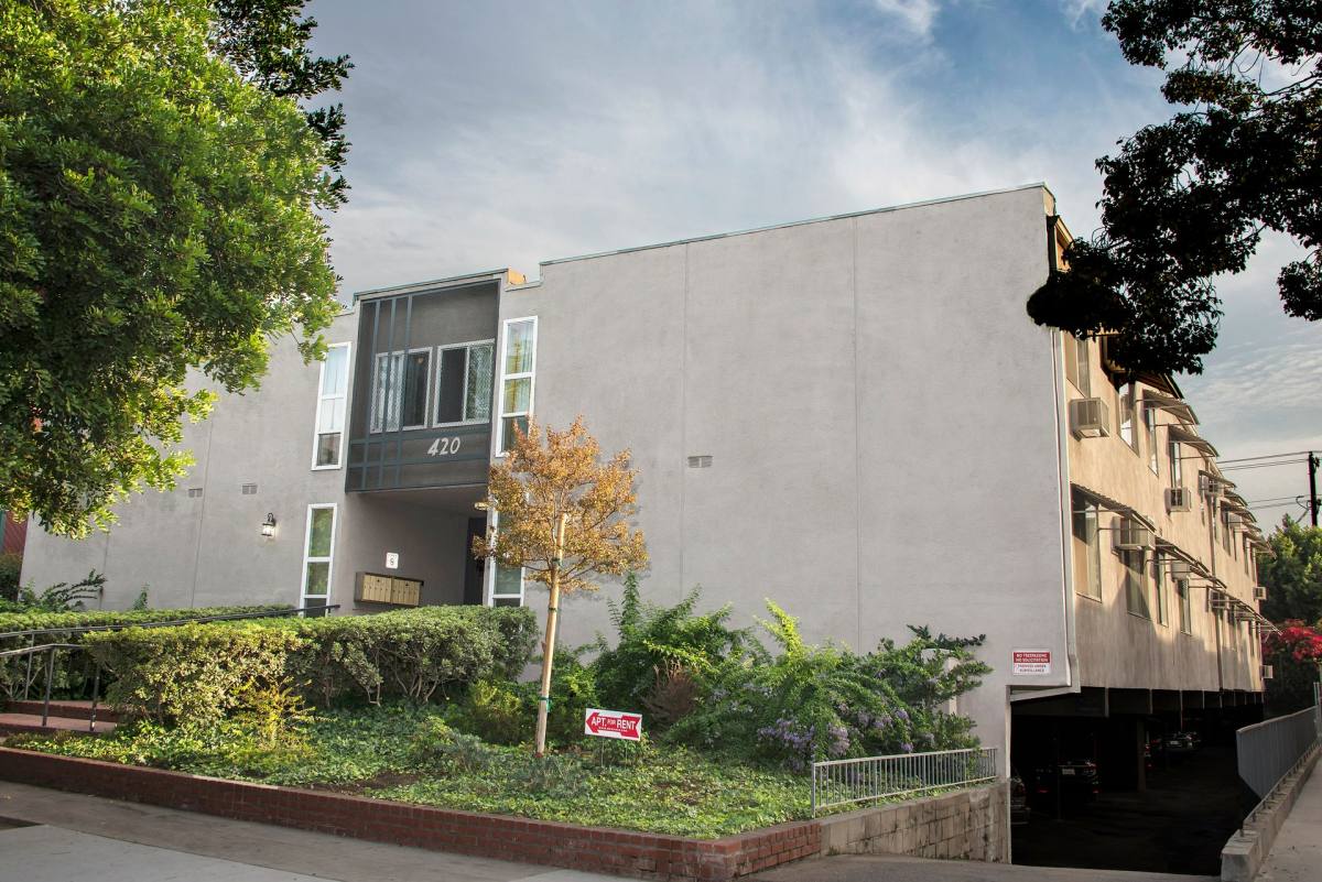 420 Burchett St, Glendale, CA 91203 - Apartment for Rent - Image 2