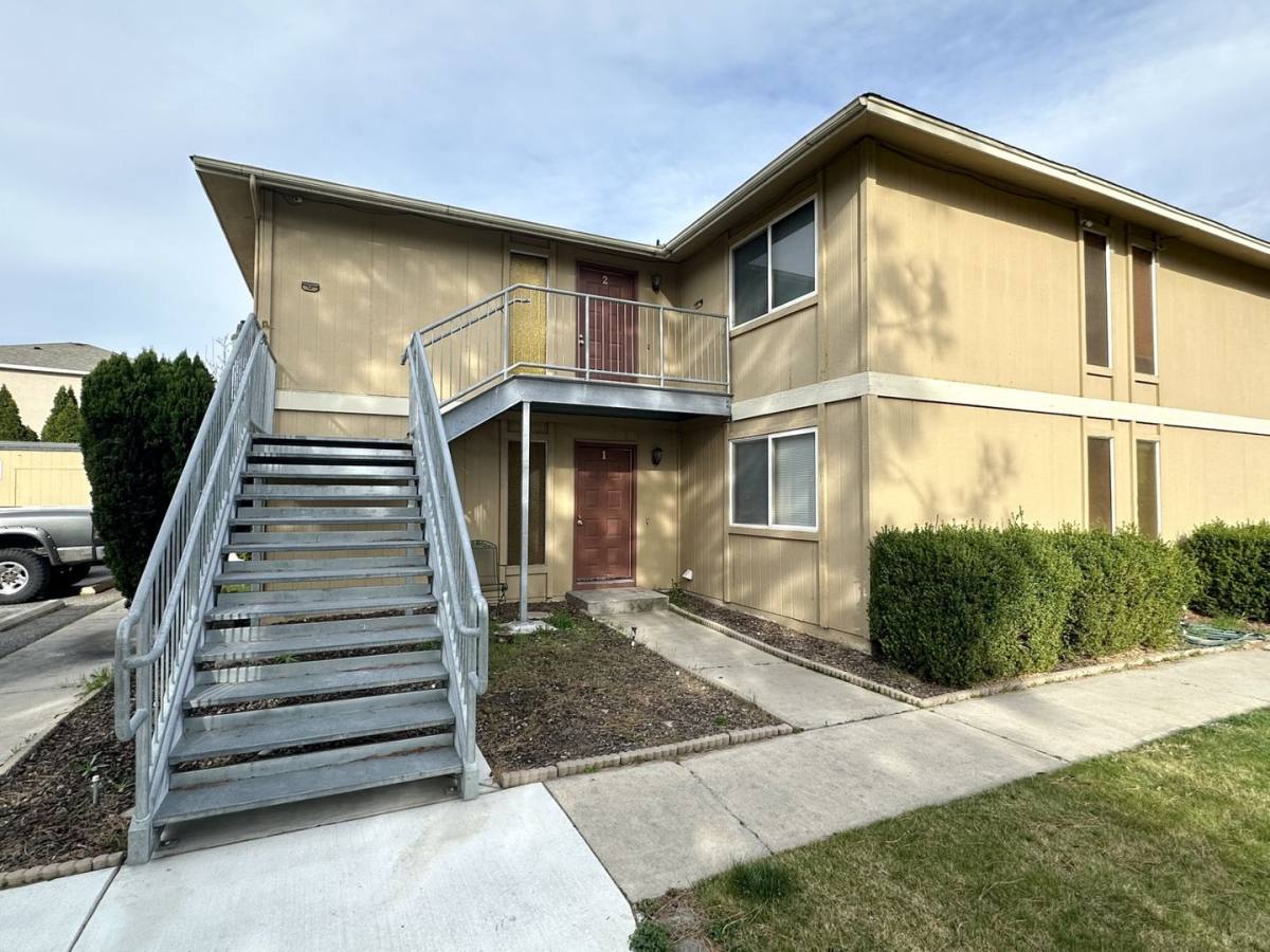 Apartment for rent at 1821 Peach Tree Lane, Richland, WA 99352
