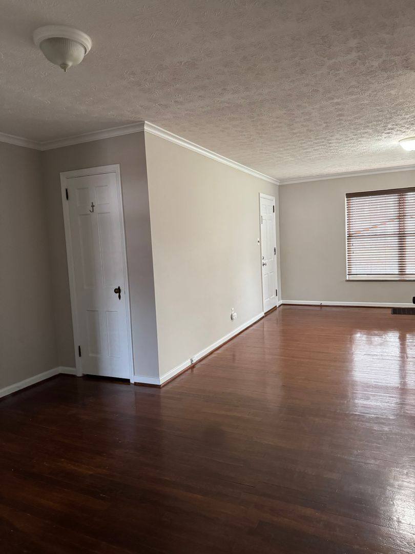 Apartment for rent at 931 Kenwick Rd, Columbus, OH 43209