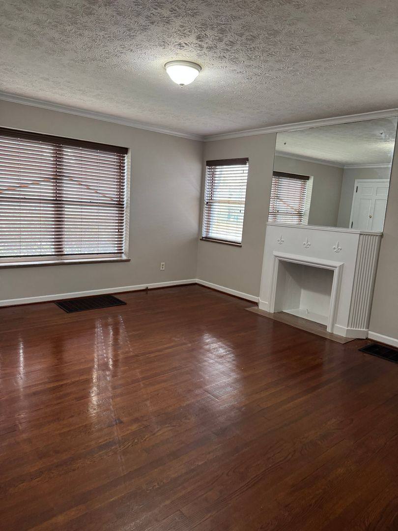 Apartment for rent at 931 Kenwick Rd, Columbus, OH 43209