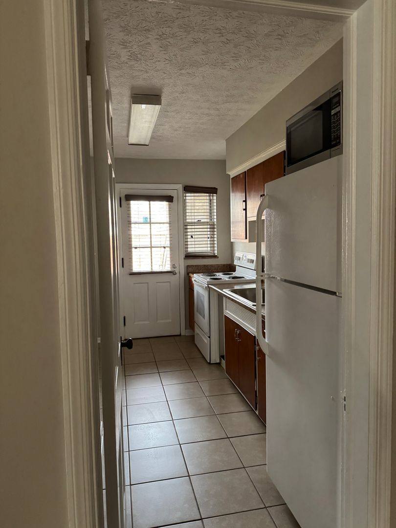 Apartment for rent at 931 Kenwick Rd, Columbus, OH 43209
