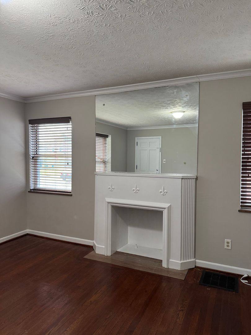 Apartment for rent at 931 Kenwick Rd, Columbus, OH 43209