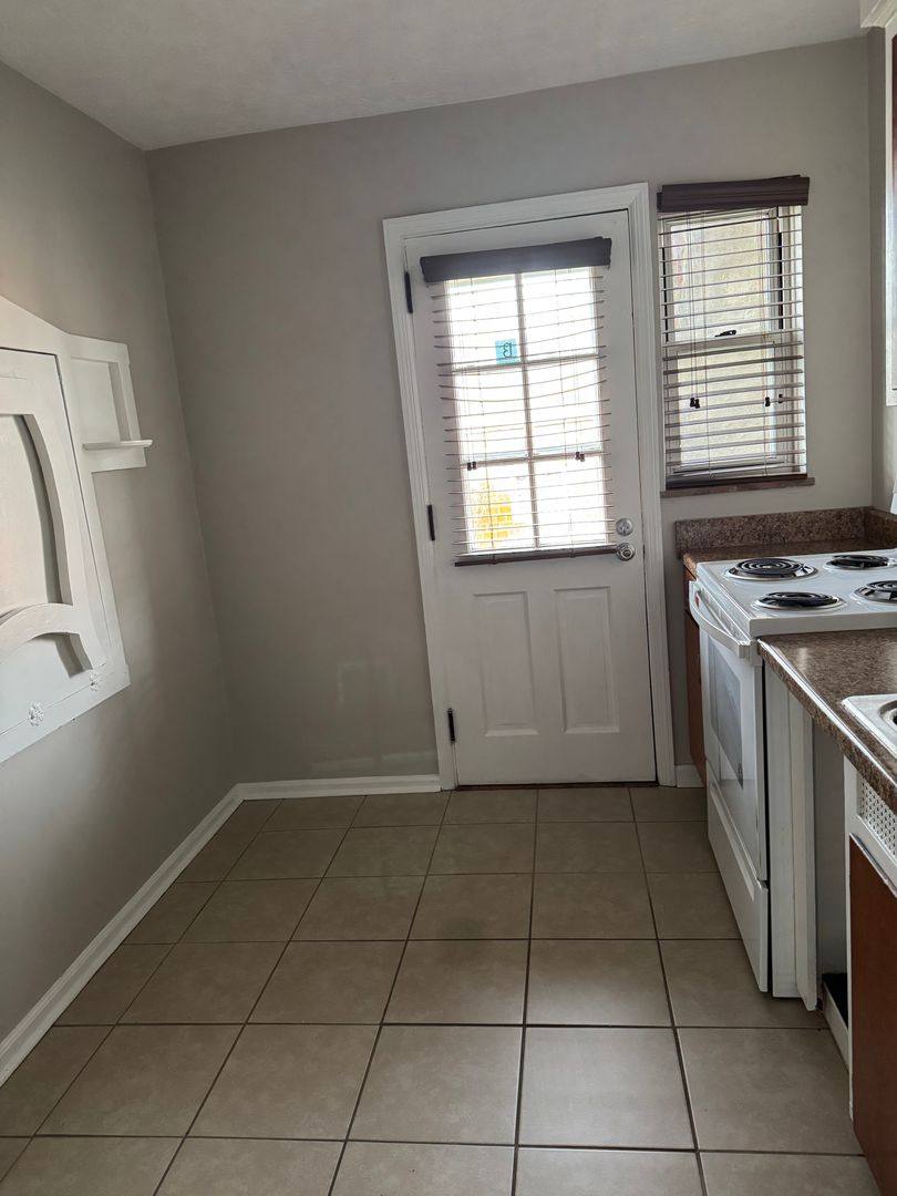 Apartment for rent at 931 Kenwick Rd, Columbus, OH 43209