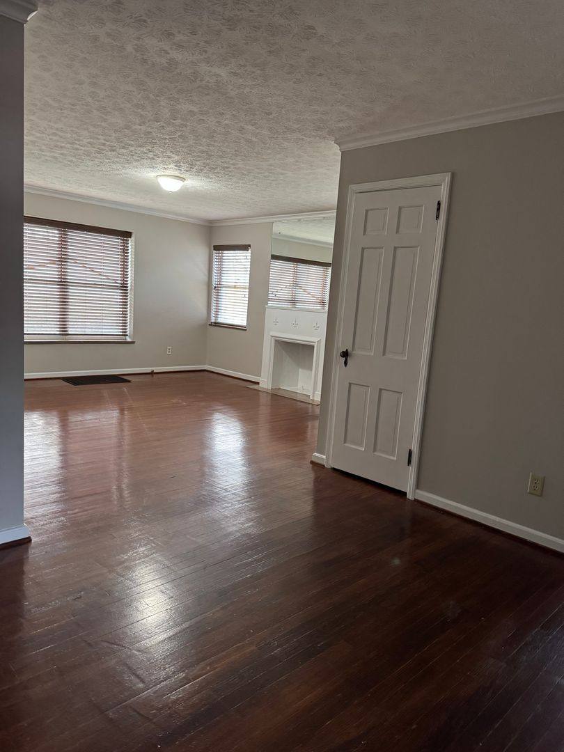 Apartment for rent at 931 Kenwick Rd, Columbus, OH 43209