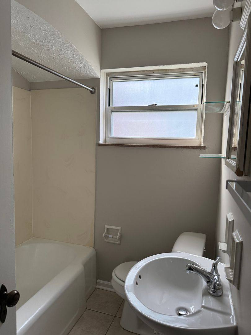Apartment for rent at 931 Kenwick Rd, Columbus, OH 43209