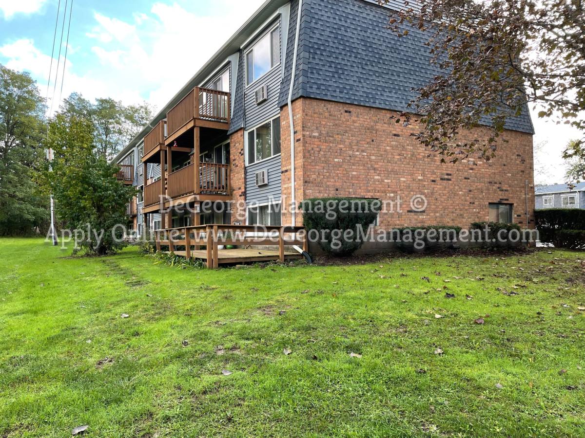 Apartment for rent at 101 W Albion St, Holley, NY 14470
