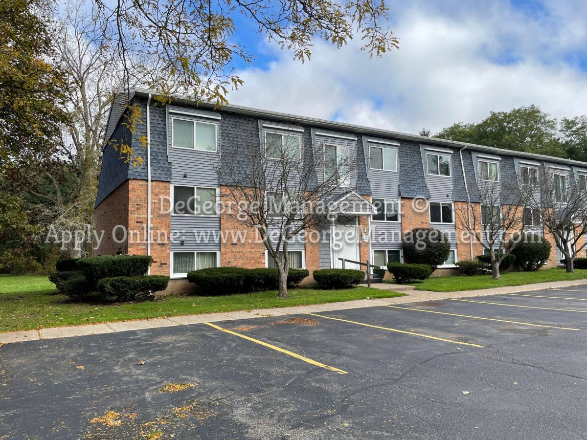 Apartment for rent at 101 W Albion St, Holley, NY 14470