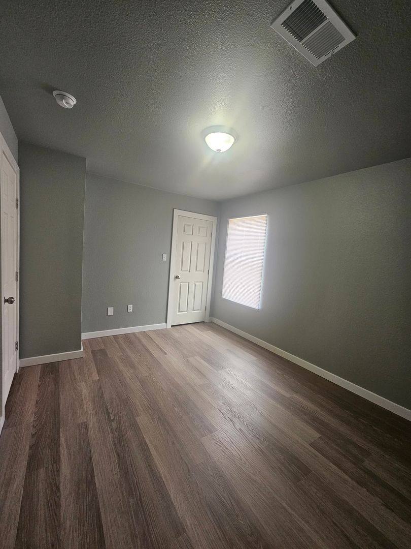 Townhouse for rent at 184 E 5th St, Waldron, AR 72958