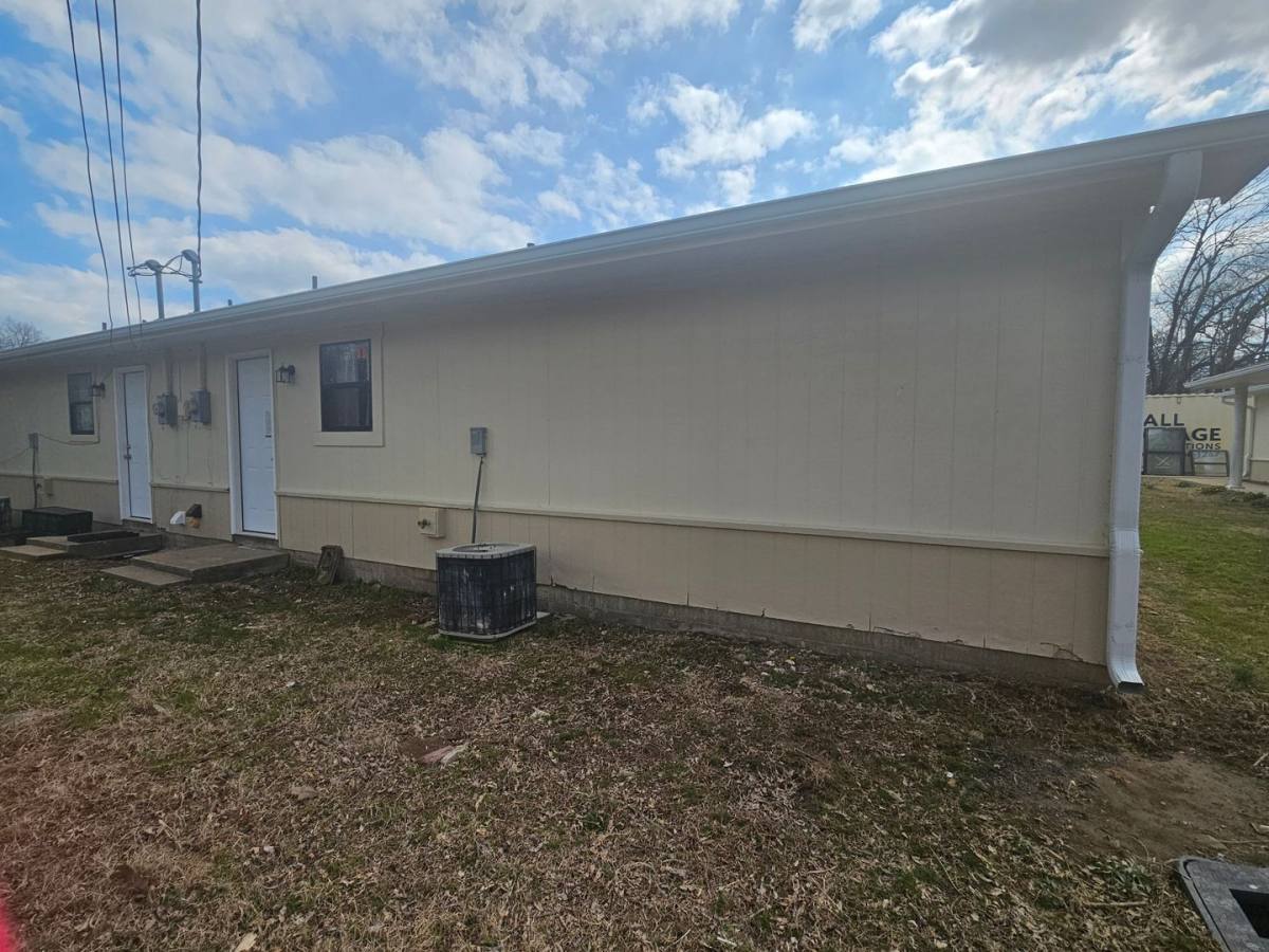 Townhouse for rent at 184 E 5th St, Waldron, AR 72958