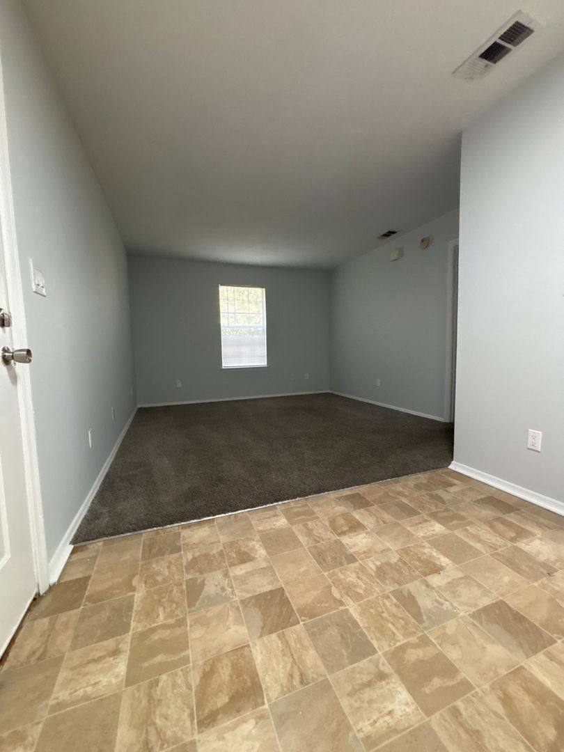 Apartment for rent at 2712 W Tharpe St, Tallahassee, FL 32303