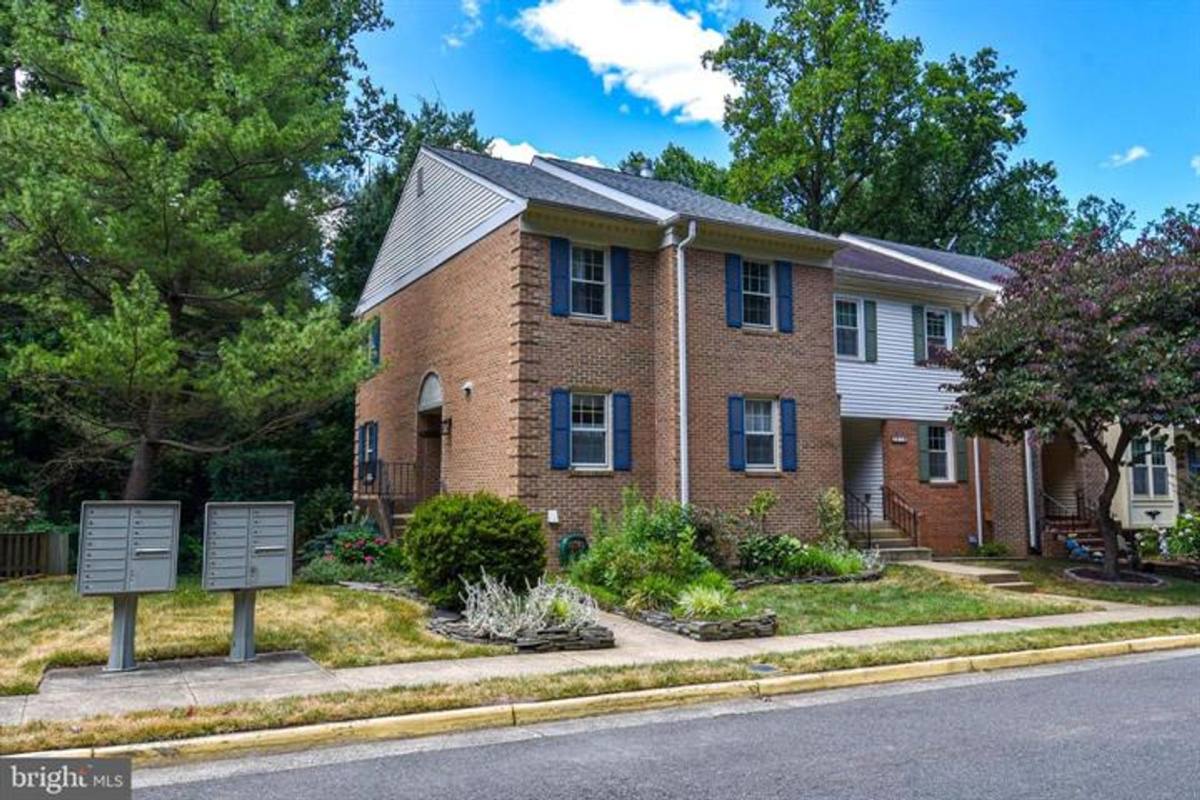 Townhouse for rent at 5920 Langton Dr, Alexandria, VA 22310