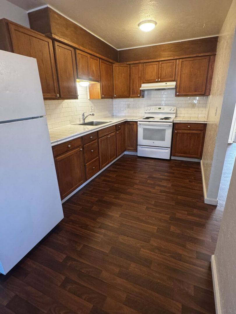 Apartment for rent at 425 S 3rd Ave, Oakdale, CA 95361