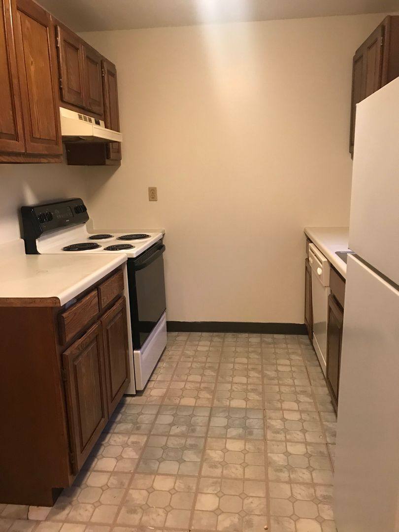 Apartment for rent at 102 Newbury Hollow Lane, Syracuse, NY 13210