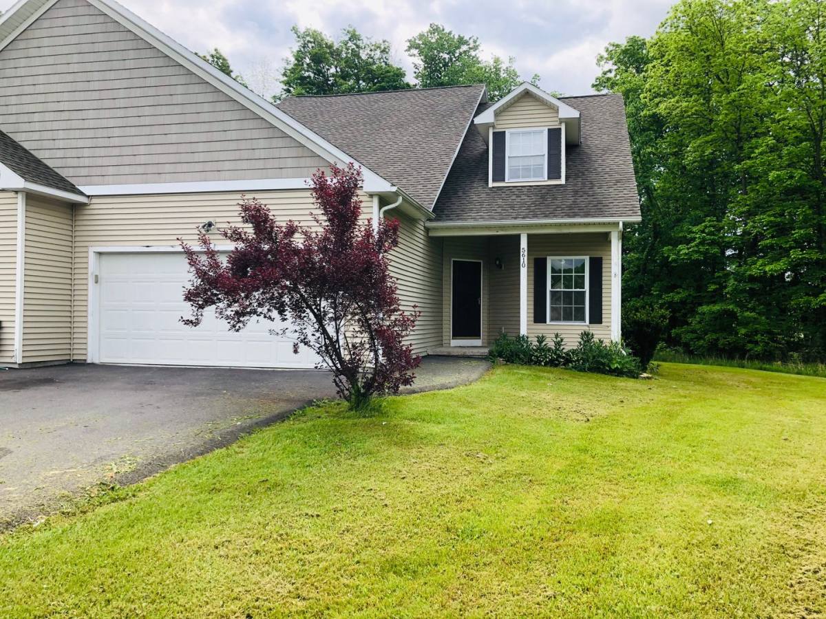 Apartment for rent at 102 Newbury Hollow Lane, Syracuse, NY 13210