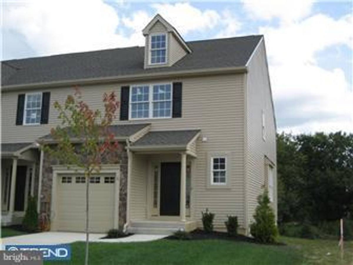 Townhouse for rent at 11 Camino Court, Sicklerville, NJ 08081