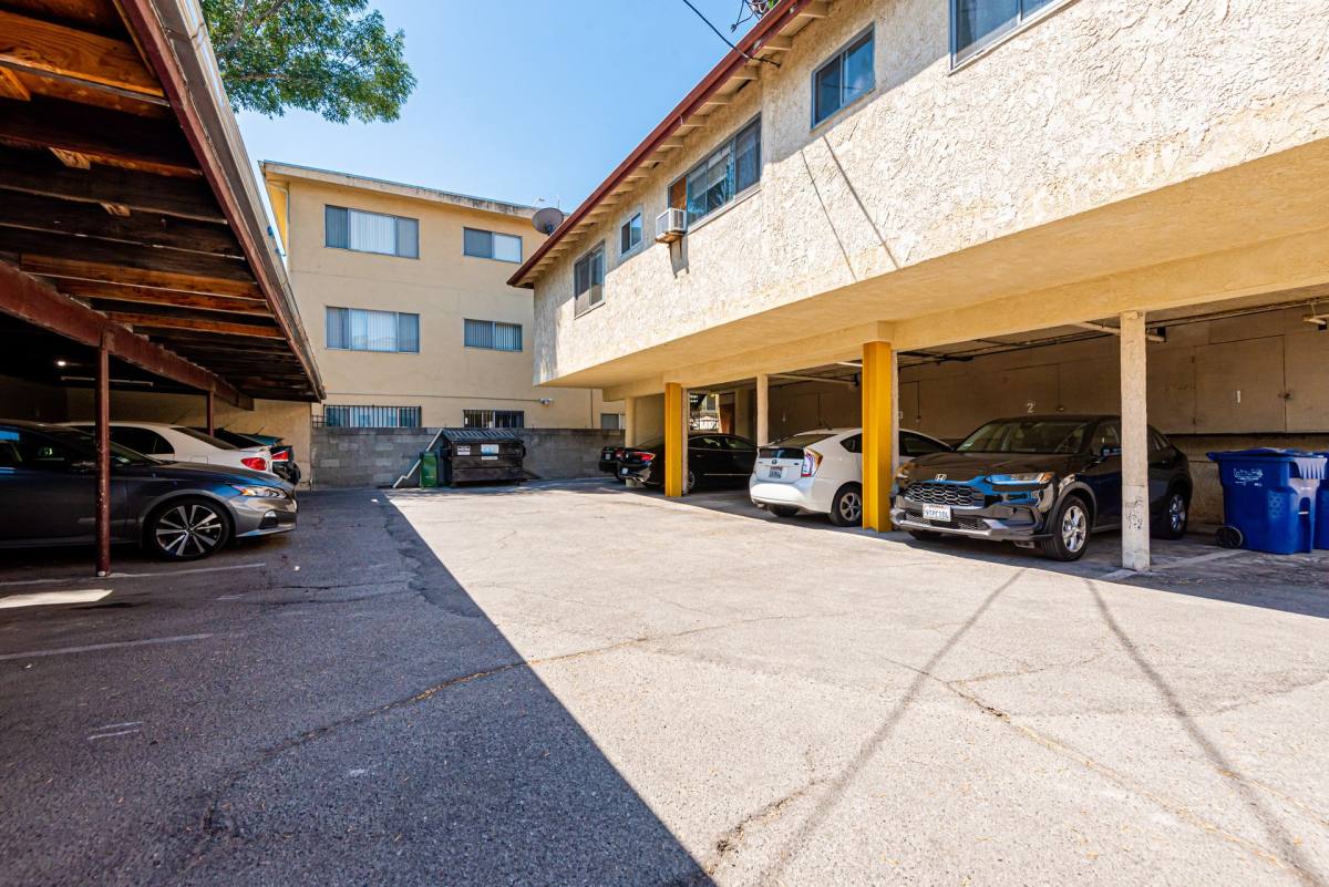 Apartment for rent at 4324 Ventura Canyon Ave, Sherman Oaks, CA 91423