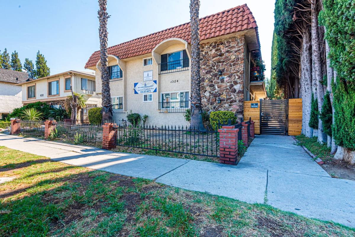 Apartment for rent at 4324 Ventura Canyon Ave, Sherman Oaks, CA 91423