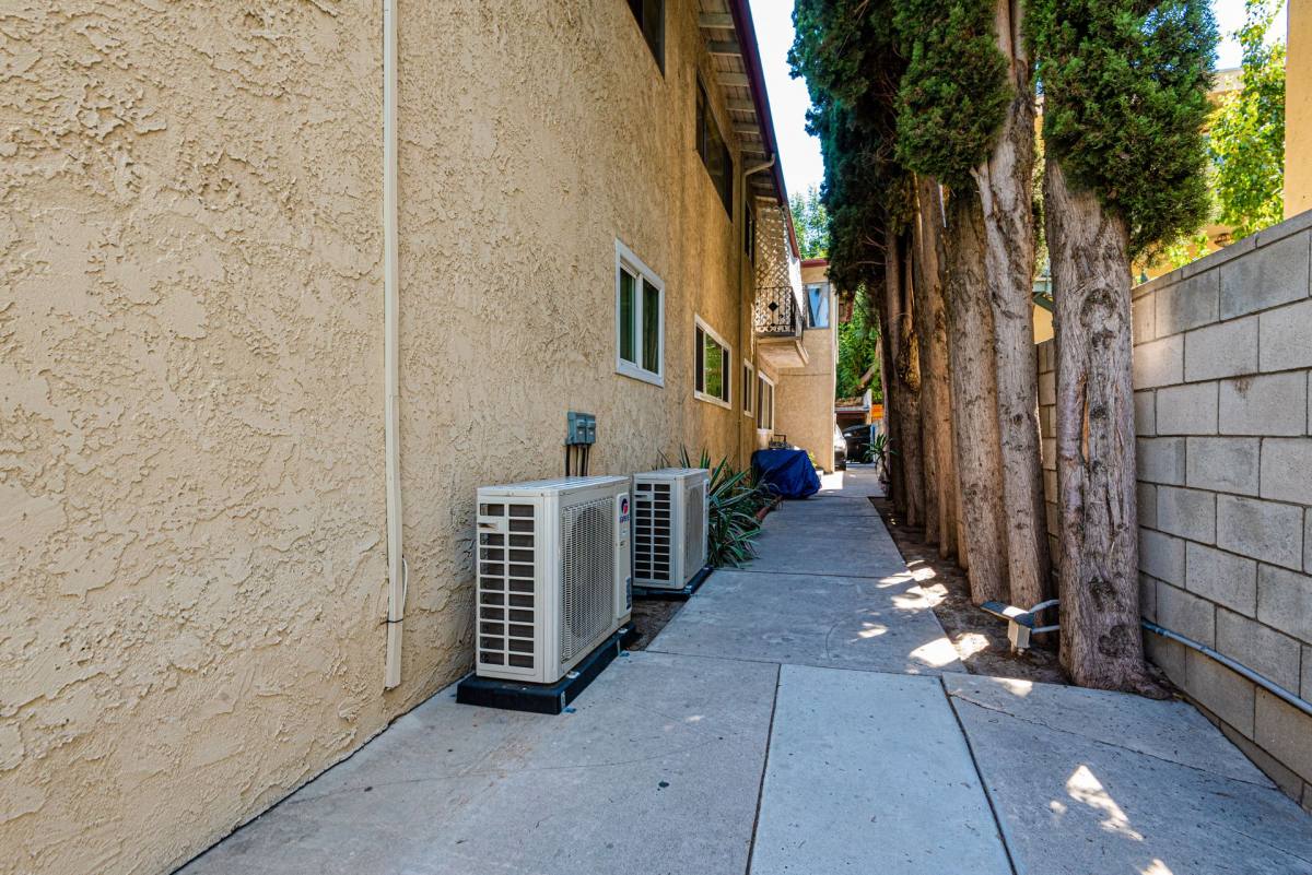 Apartment for rent at 4324 Ventura Canyon Ave, Sherman Oaks, CA 91423