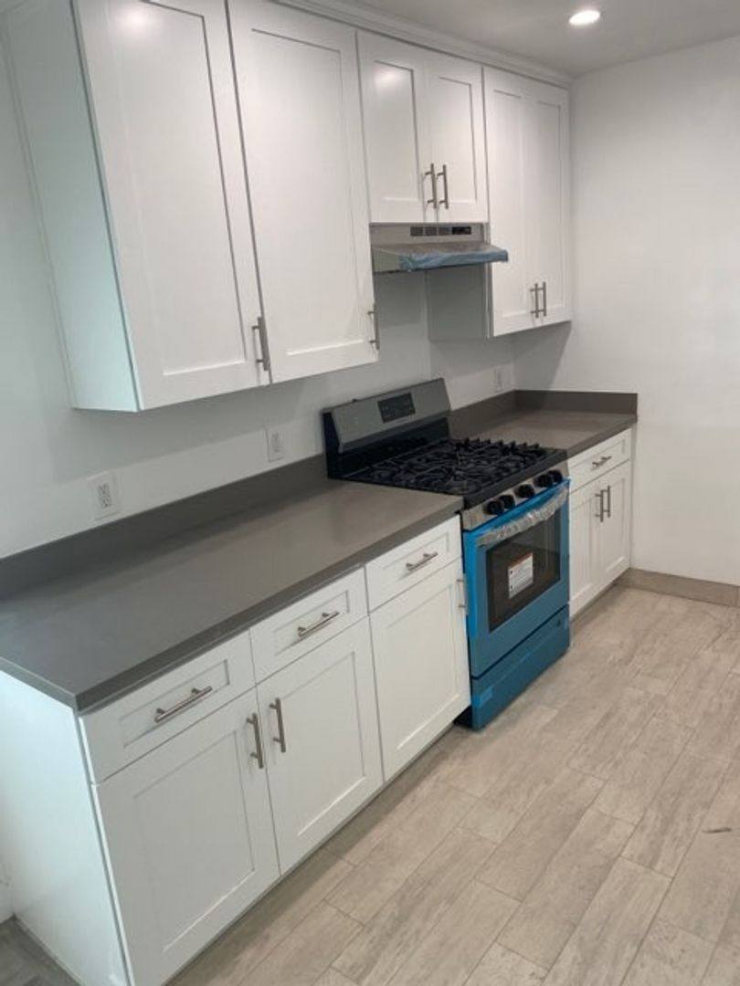 Apartment for rent at 4324 Ventura Canyon Ave, Sherman Oaks, CA 91423