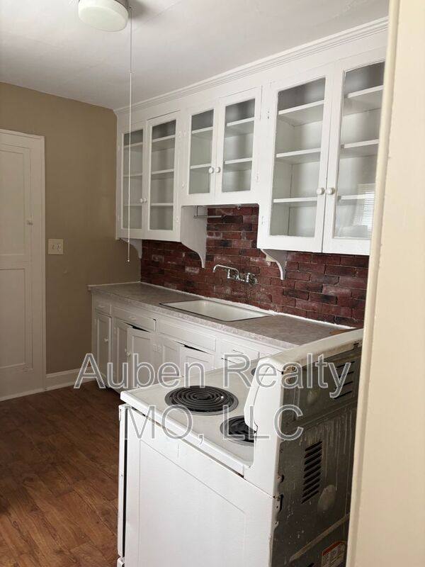 Apartment for rent at 5446 Harrison St #2F, Kansas City, MO 64110