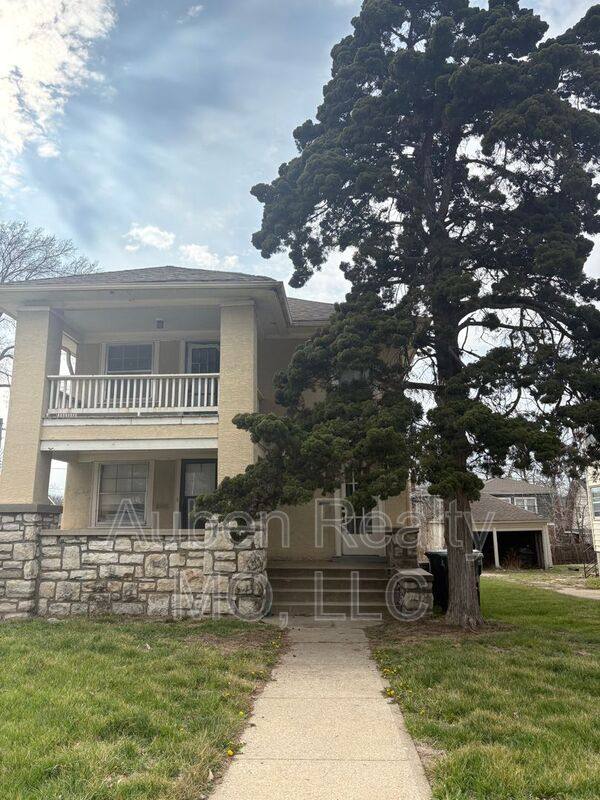 Apartment for rent at 5446 Harrison St #2F, Kansas City, MO 64110