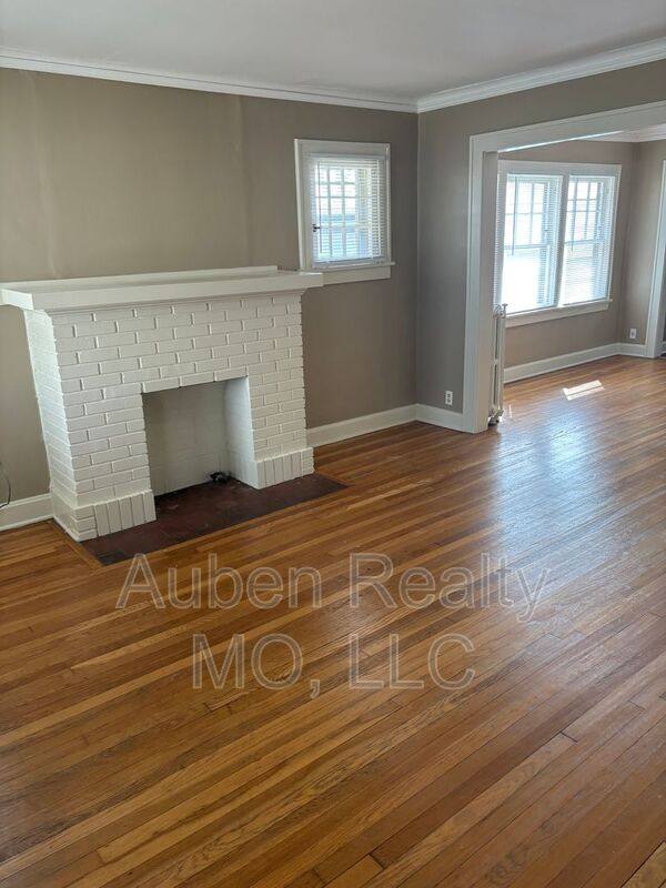 Apartment for rent at 5446 Harrison St #2F, Kansas City, MO 64110