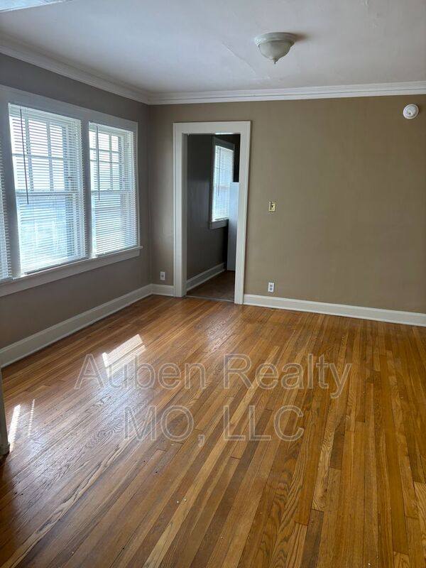 Apartment for rent at 5446 Harrison St #2F, Kansas City, MO 64110