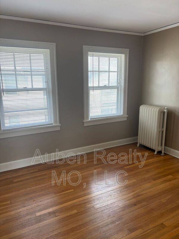 Apartment for rent at 5446 Harrison St #2F, Kansas City, MO 64110