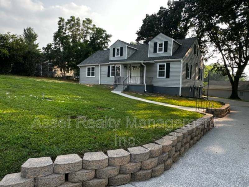 House for rent at 2208 Sanderson Rd, Knoxville, TN 37921